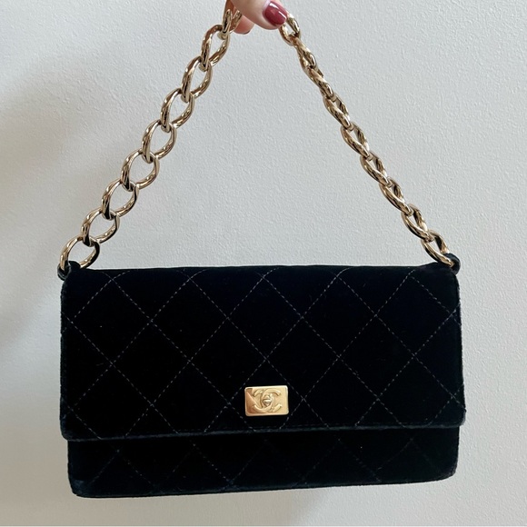 SOLD ⭐️ Stunning Velvet Chanel Handbag - Picture 1 of 9